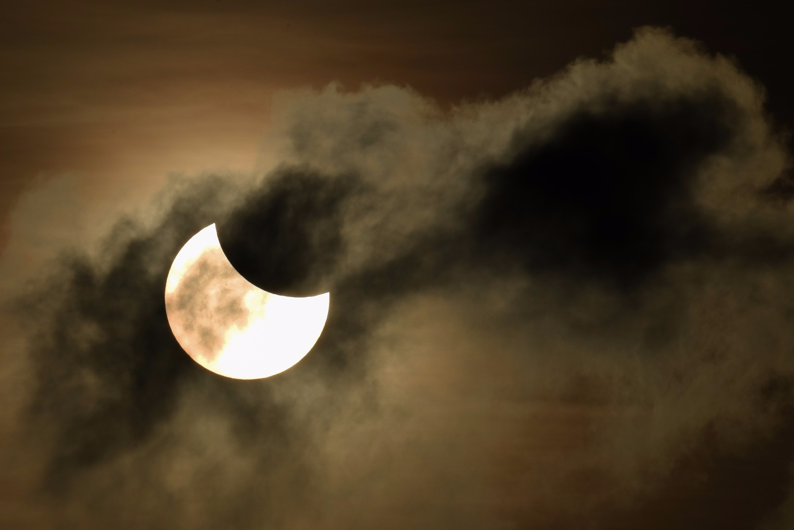 The eclipse at about 7.50am, with about 40 per cent of the sun covered. (Photo: Ngau Kai Yan) 