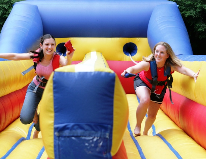 girls-having-fun-on-bungee-run