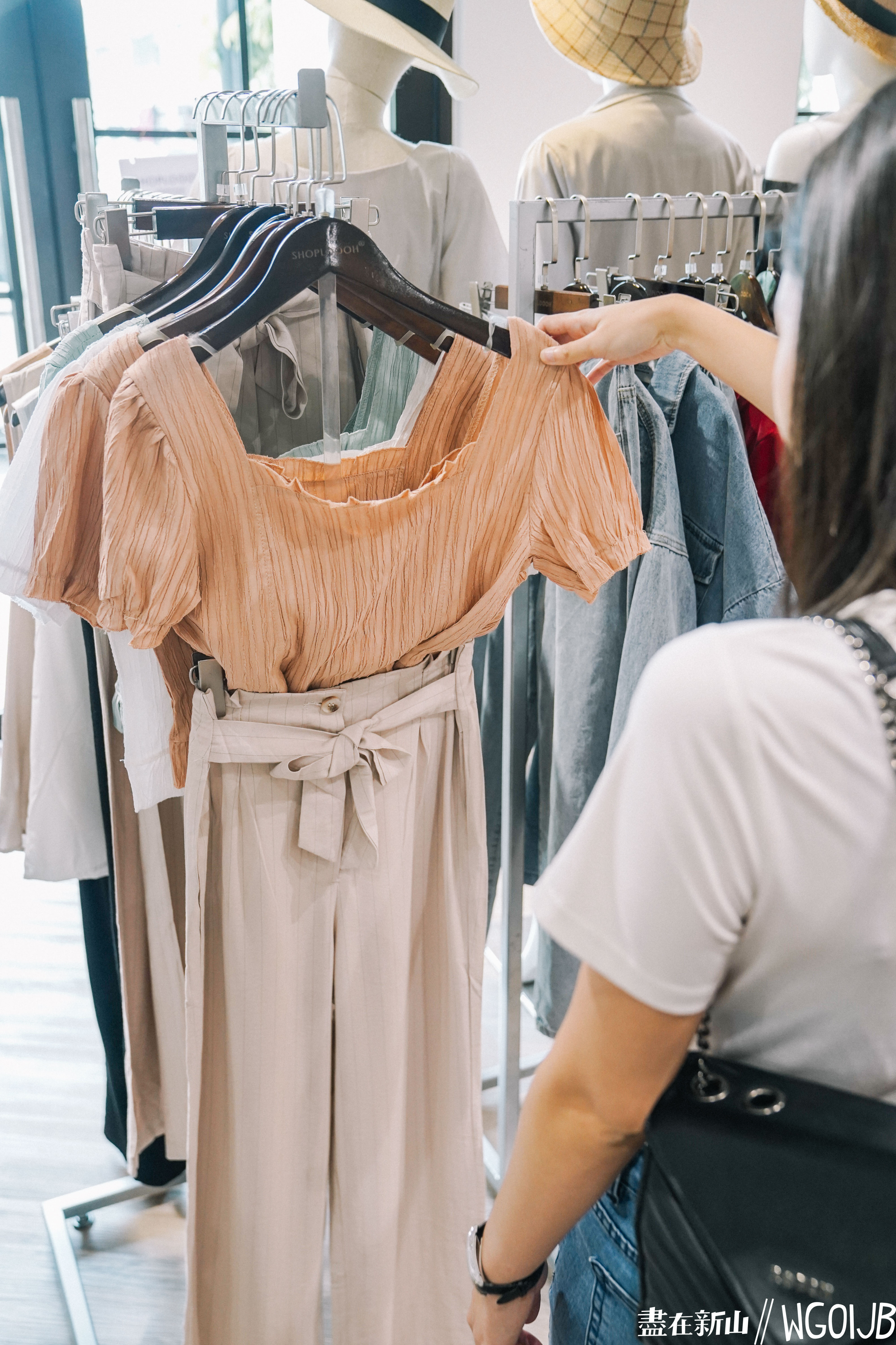 有哪些亲民的服装品牌名称（有哪些亲民的服装品牌）-第1张图片-潮百科